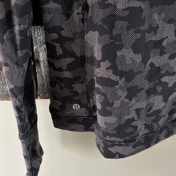 Women's Lululemon Long Sleeve Shirt Grey & Black Camouflage - Picture 3 of 3